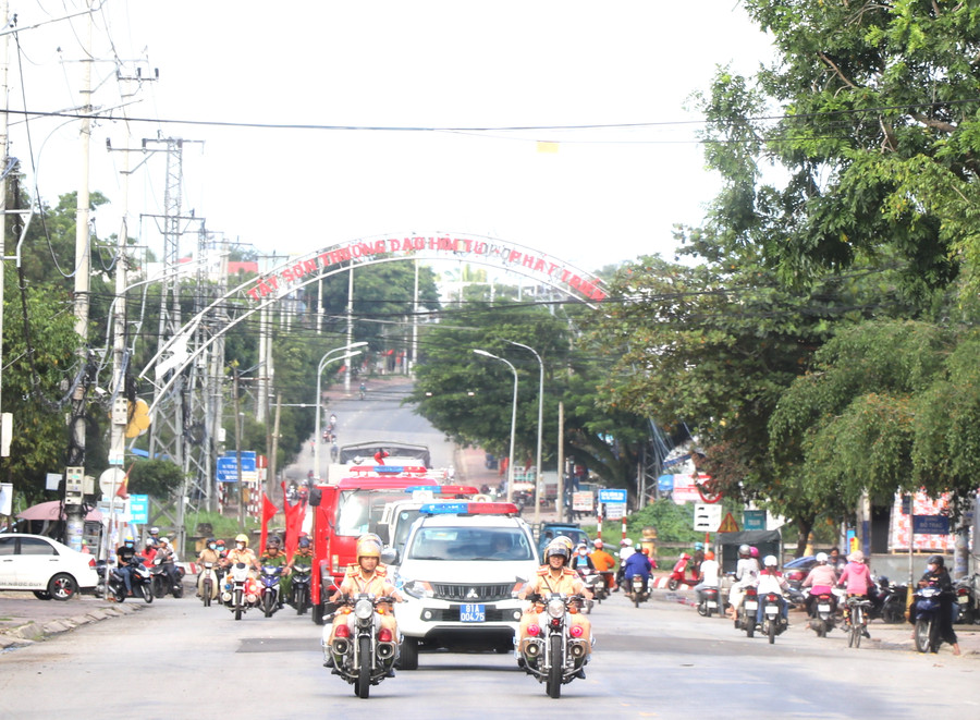 Công an thị xã An Khê ra quân... Ảnh: Ngọc Minh