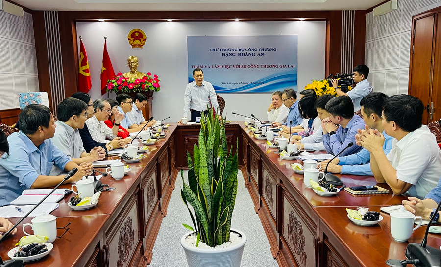 Quang cảnh buổi làm việc. Ảnh: Vũ Thảo Quang cảnh buổi làm việc. Ảnh: Vũ Thảo