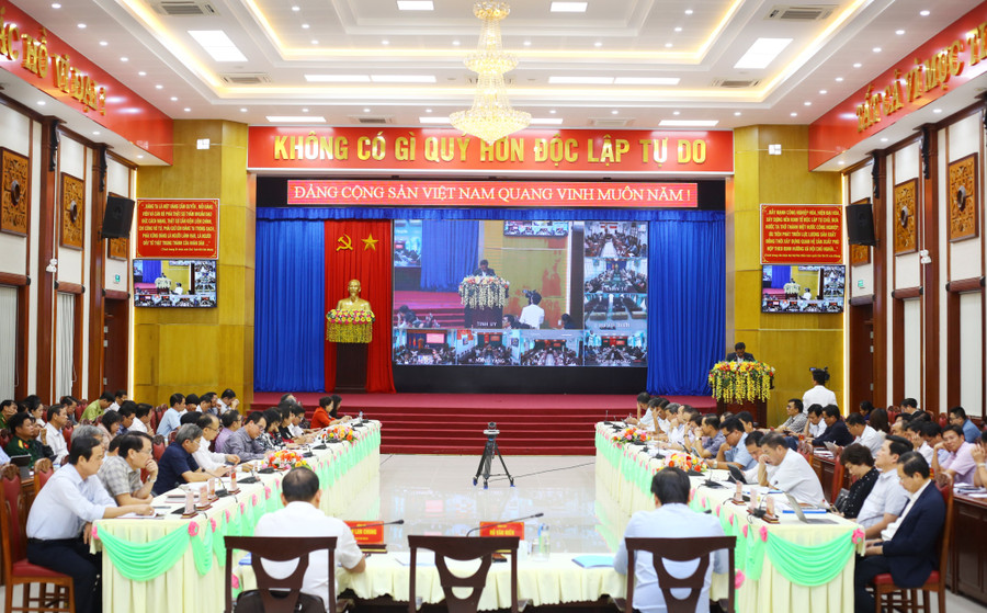 Quang cảnh hội nghị tại điểm cầu Hội trường 2-9 (TP. Pleiku). Ảnh: Đăng Vũ Quang cảnh Hội nghị trực tuyến toàn tỉnh tổng kết 5 năm thực hiện Chương trình số 38-CTr/TƯ về quản lý và bảo vệ rừng. Ảnh: Đăng Vũ