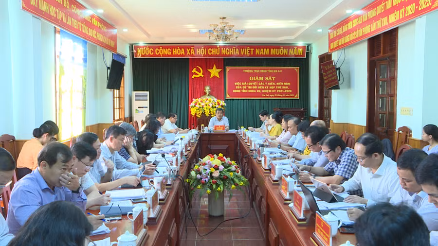 Quang cảnh phiên họp. Ảnh: Phương Linh