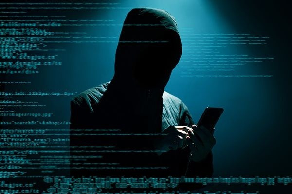 Các nhân viên đã nhận hối lộ hàng nghìn USD từ tin tặc để xâm phạm hoặc truy cập tài khoản người dùng một cách bất hợp pháp. Ảnh: AFP Các nhân viên đã nhận hối lộ hàng nghìn USD từ tin tặc để xâm phạm hoặc truy cập tài khoản người dùng một cách bất hợp pháp. Ảnh: AFP