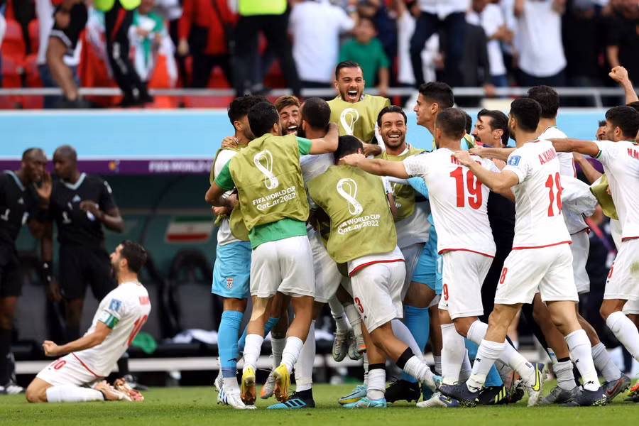 Niềm vui của các cầu thủ tuyển Iran. Ảnh: AFP