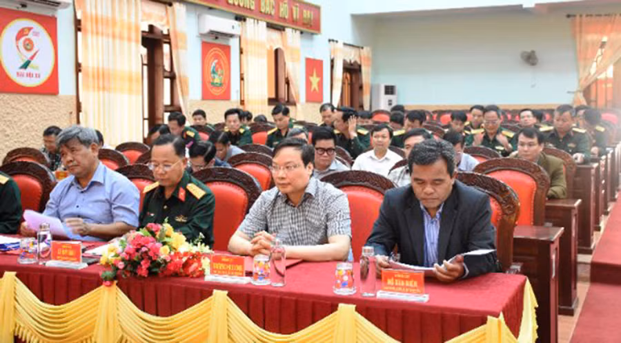 Các đồng chí lãnh đạo tỉnh tham dự hội nghị. Ảnh: Vĩnh Hoàng