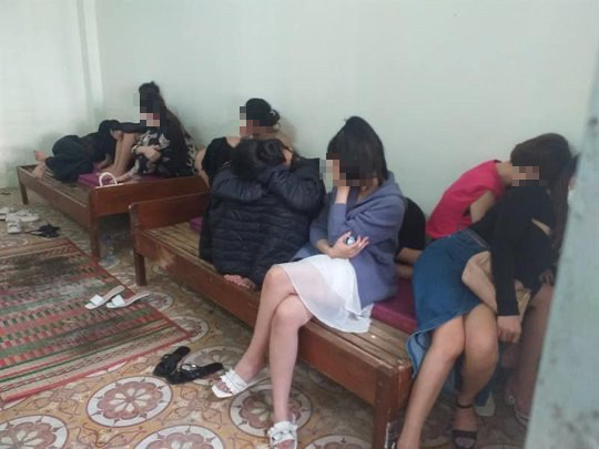 71 nam nữ thanh niên sử dụng ma túy tại quán karaoke ở Đà Nẵng 71 nam nữ thanh niên sử dụng ma túy tại quán karaoke ở Đà Nẵng