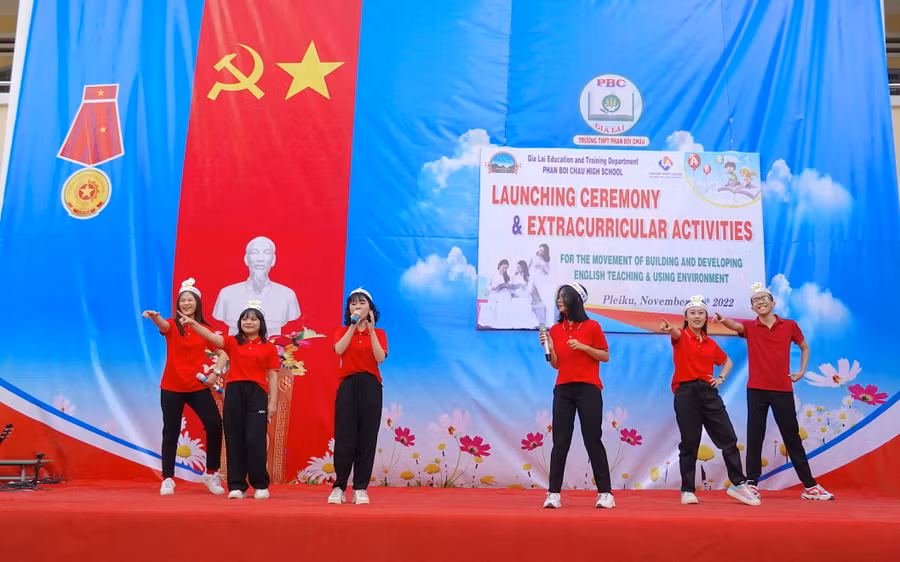 Các em học sinh hào hứng tham gia hội thi 