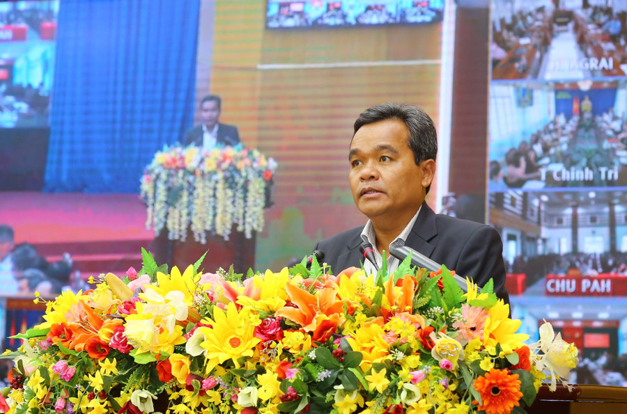 Bí thư Tỉnh ủy Hồ Văn Niên phát biểu tại hội nghị. Ảnh: Đăng Vũ Đồng chí Hồ Văn Niên phát biểu kết luận tại Hội nghị. Ảnh: Đăng Vũ