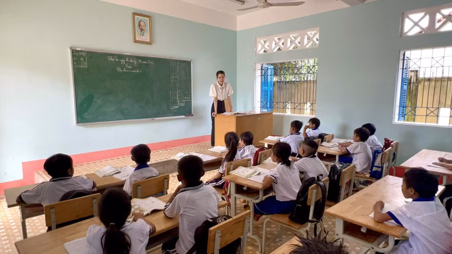  Từ bao đời nay, dân tộc Việt Nam có truyền thống hiếu học, chính vì hiếu học nên mới kính thầy.