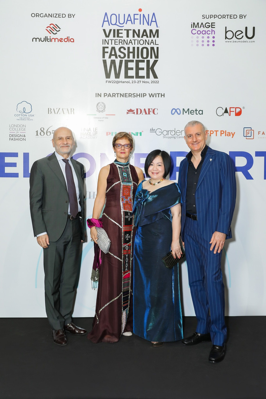 Bà Trang Lê - Chủ tịch Tuần lễ Thời trang Quốc tế Việt Nam tại bữa tiệc Welcome Party cùng Đại sứ đặc mệnh toàn quyền Italia tại TP.HCM cùng phu nhân, Chủ tịch phòng thương mại công nghiệp Italy tại Việt Nam.