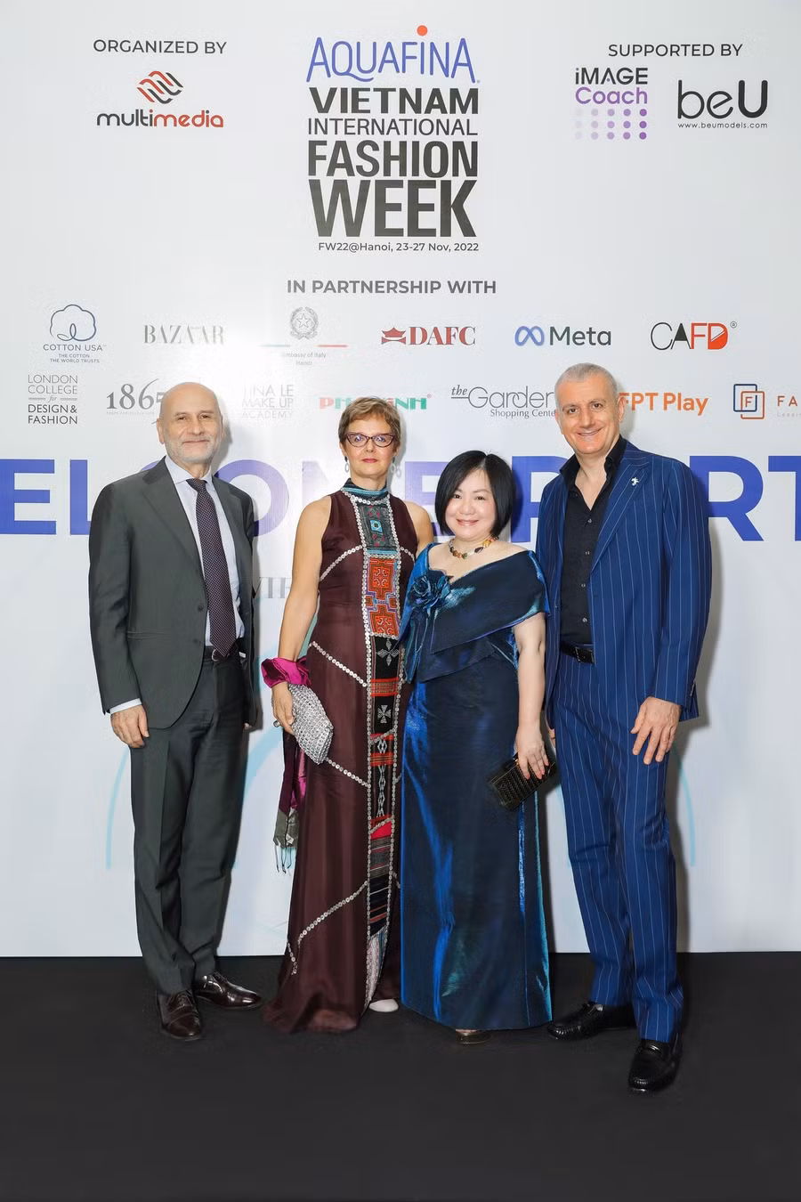 Bà Trang Lê - Chủ tịch Tuần lễ Thời trang Quốc tế Việt Nam tại bữa tiệc Welcome Party cùng Đại sứ đặc mệnh toàn quyền Italia tại TP.HCM cùng phu nhân, Chủ tịch phòng thương mại công nghiệp Italy tại Việt Nam.