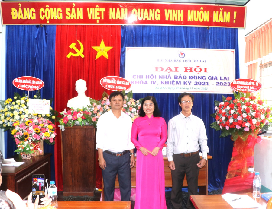 Ban Thư ký Chi hội Nhà báo Đông Gia Lai ra mắt. Ảnh: Ngọc Minh