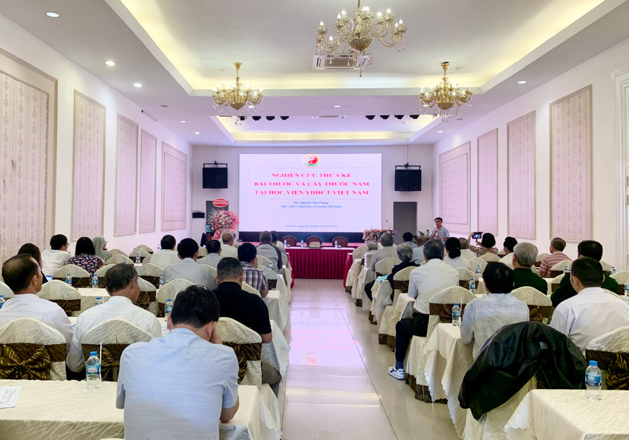 Quang cảnh buổi sinh hoạt khoa học. Ảnh: Như Nguyện