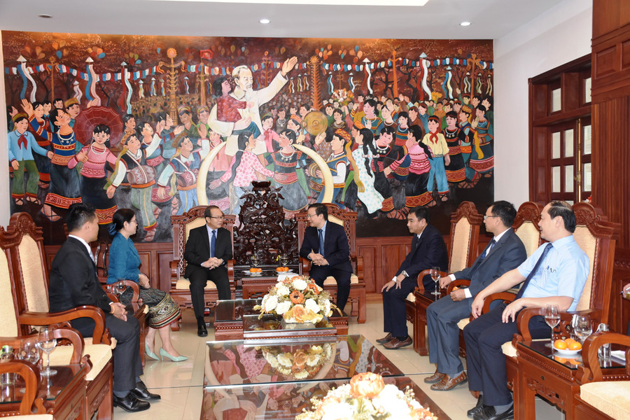 Quang cảnh buổi tiếp Tổng Lãnh sự quán Lào tại Đà Nẵng. Ảnh: Vĩnh Hoàng