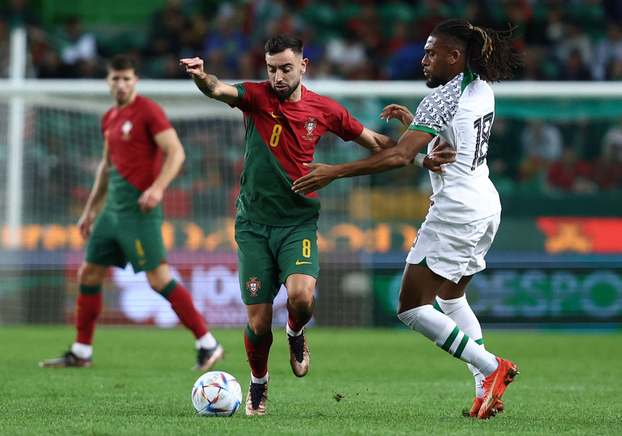 Bruno Fernandes (8) ghi cú đúp trong chiến thắng của tuyển Bồ Đào Nha trước Nigeria. Ảnh: REUTERS