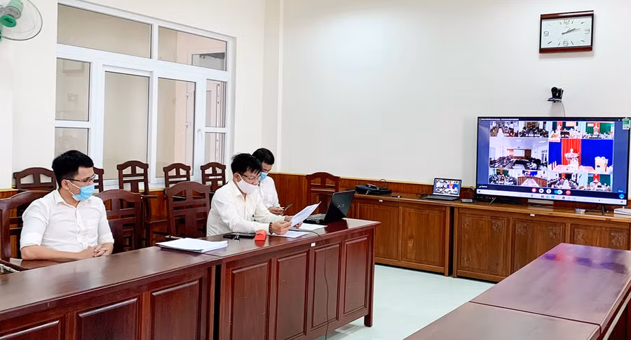 Sở Kế hoạch và Đầu tư tổ chức tập huấn trực tuyến công tác lập hồ sơ đề xuất chấp thuận chủ trương đầu tư cho các huyện, thị xã, thành phố. Ảnh: Khang Nghi