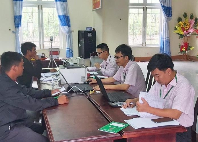 Ngân hàng CSXH đẩy mạnh tuyên truyền về công tác huy động vốn thông qua các điểm giao dịch xã. Ảnh: Sơn Ca Ngân hàng CSXH đẩy mạnh tuyên truyền về công tác huy động vốn thông qua các điểm giao dịch xã. Ảnh: Sơn Ca