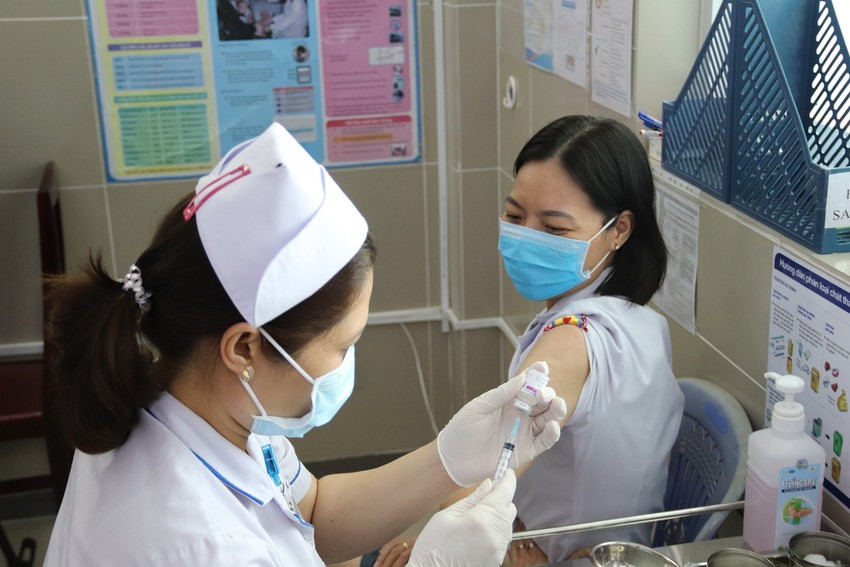 Tiêm vắc xin ngừa Covid-19 Tiêm vắc xin ngừa Covid-19