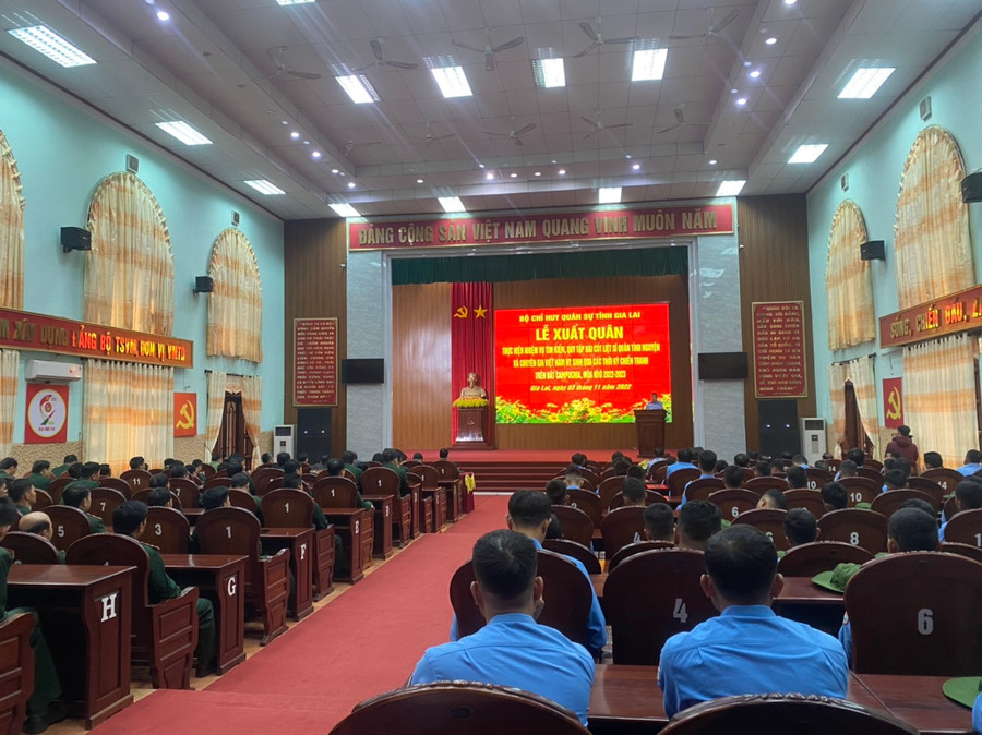 Quang cảnh buổi lễ xuất quân. Ảnh: Lê Anh