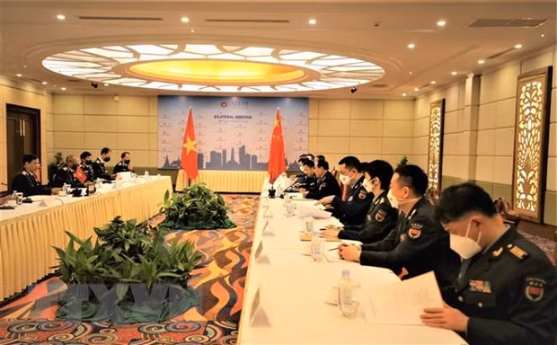 Quang cảnh cuộc gặp song phương giữa Đại tướng Phan Văn Giang, Bộ trưởng Bộ Quốc phòng Việt Nam và Thượng tướng Ngụy Phượng Hòa, Bộ trưởng Bộ Quốc phòng Trung Quốc. (Ảnh: Huỳnh Thảo/TTXVN)