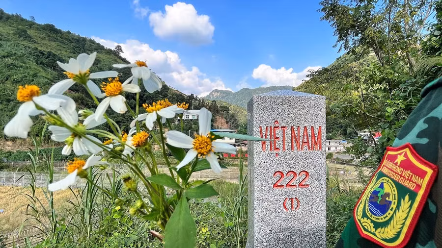 Mốc giới 222 (1)