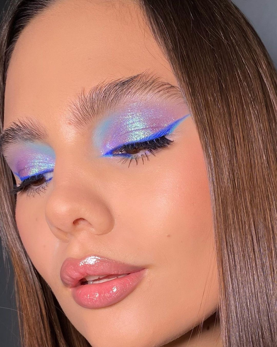 Một đôi môi căng mọng với tone màu hồng, cam hoặc nude đào phủ thêm lớp son bóng hoặc satin sẽ giúp vẻ đẹp của nàng muôn phần cuốn hút.  Một đôi môi căng mọng với tone màu hồng, cam hoặc nude đào phủ thêm lớp son bóng hoặc satin sẽ giúp vẻ đẹp của nàng muôn phần cuốn hút.