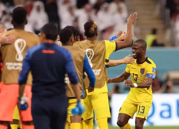Enner Valencia lập cú đúp ngay trong hiệp 1 trận gặp Qatar