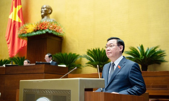 Tại phiên bế mạc kỳ họp thứ tư Quốc hội khóa XV, Chủ tịch Quốc hội Vương Đình Huệ nhấn mạnh yêu cầu phải giữ vững ổn định kinh tế vĩ mô trong mọi tình huống Tại phiên bế mạc kỳ họp thứ tư Quốc hội khóa XV, Chủ tịch Quốc hội Vương Đình Huệ nhấn mạnh yêu cầu phải giữ vững ổn định kinh tế vĩ mô trong mọi tình huống