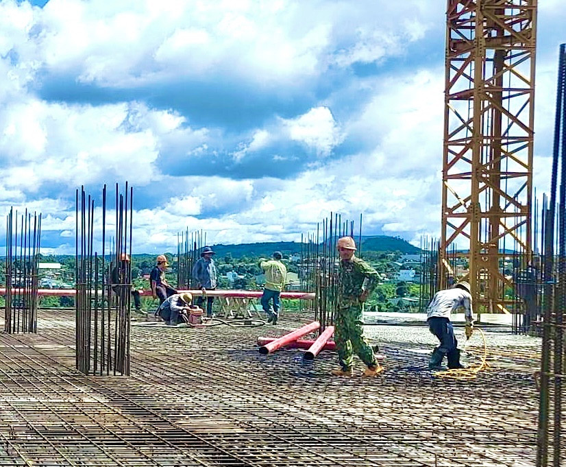 Giá vật liệu xây dựng tăng đã ảnh hưởng đến tiến độ thi công của nhiều dự án. Ảnh: Hà Duy Giá vật liệu xây dựng tăng đã ảnh hưởng đến tiến độ thi công của nhiều dự án. Ảnh: Hà Duy