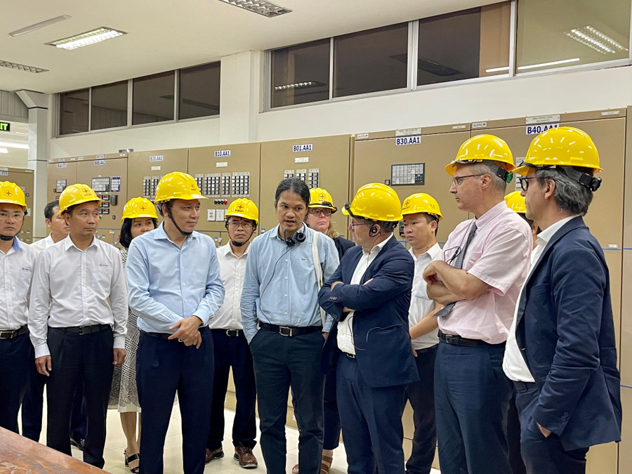 Đoàn công tác cũng đã đến kiểm tra thực tế tại Trạm biến áp 500 kV Pleiku.