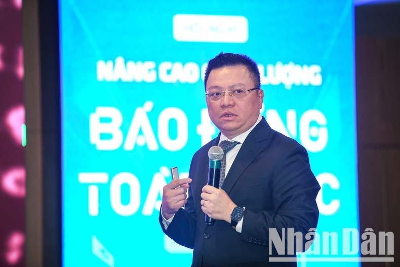  Đồng chí Lê Quốc Minh - Ủy viên Trung ương Đảng, Tổng Biên tập Báo Nhân Dân, Phó Trưởng Ban Tuyên giáo Trung ương, Chủ tịch Hội Nhà báo Việt Nam trình bày Báo cáo tổng quan tình hình chung về hệ thống báo Đảng cả nước.
