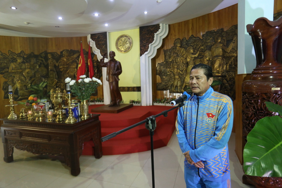 Giám đốc Sở Văn hóa-Thể thao và Du lịch tỉnh giao nhiệm vụ cho Đoàn thể thao Gia Lai Ảnh: Văn Ngọc