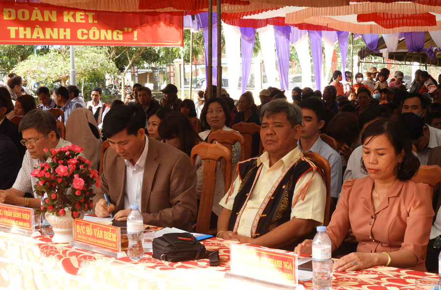 Quang cảnh ngày hội đại đoàn kết tại liên khu dân cư làng Đak Yă và làng Đak Trôk thuộc xã Đak Yă (0344, 0502). Ảnh: Thanh Nhật