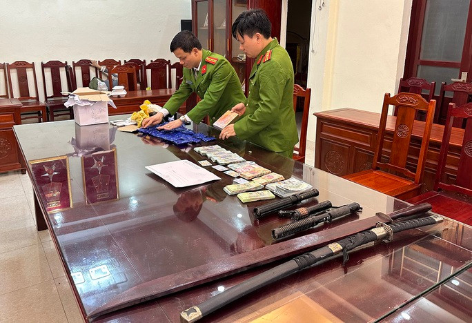  Tang vật liên quan tới vụ án được công an thu giữ