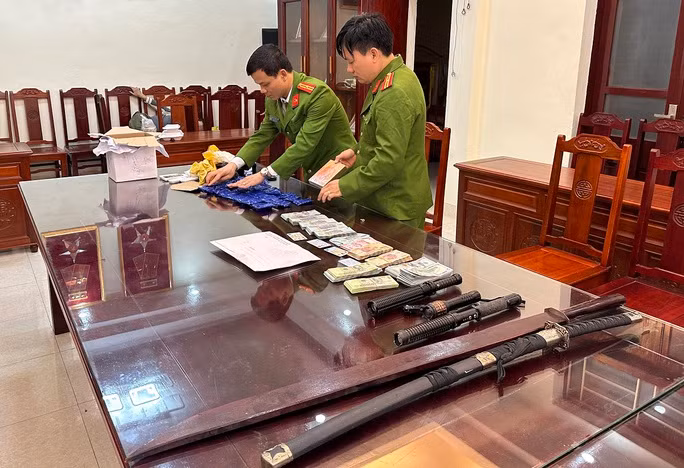  Tang vật liên quan tới vụ án được công an thu giữ