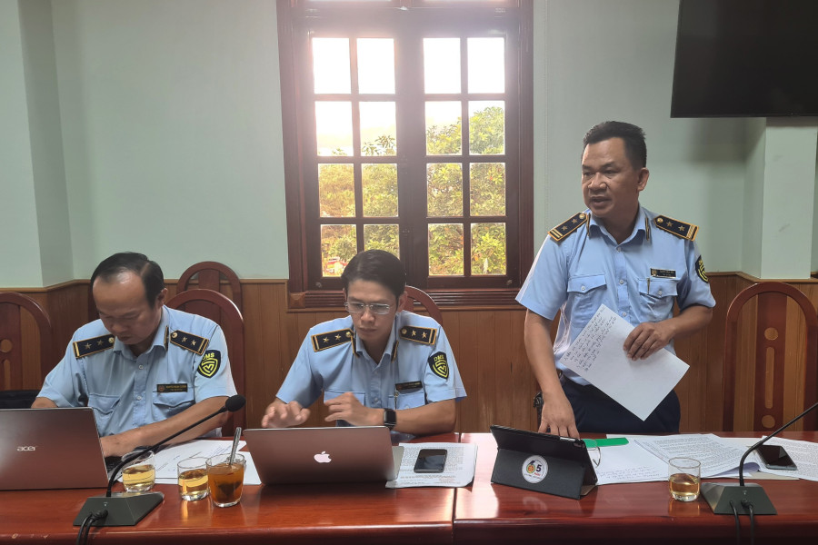 Lãnh đạo Cục QLTT phát biểu tại buổi giám sát. Ảnh: Ngọc Sang