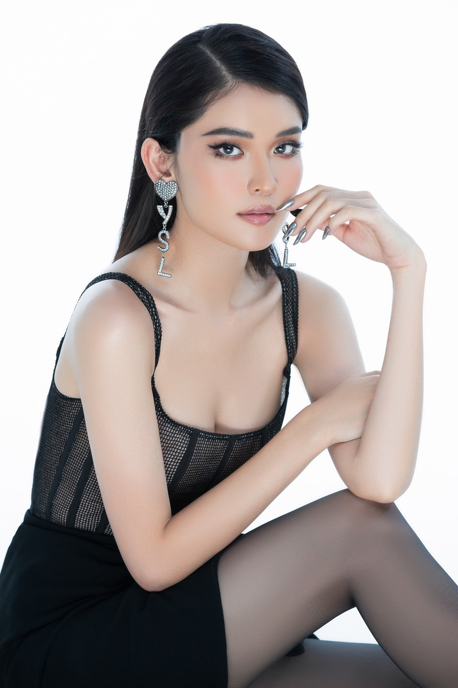 Nhiều năm bước ra từ các cuộc thi nhan sắc, á hậu giữ vững thân hình chuẩn. Người đẹp cho hay cô ưu tiên việc tập thể dục để duy trì hình thể lẫn sức khỏe. Cô nói: “Tôi theo đuổi chế độ ăn lành mạnh, kết hợp tập luyện ở cường độ thích hợp để săn chắc cơ thể, tăng cường sức bền và trở nên khỏe mạnh“. Nhiều năm bước ra từ các cuộc thi nhan sắc, á hậu giữ vững thân hình chuẩn. Người đẹp cho hay cô ưu tiên việc tập thể dục để duy trì hình thể lẫn sức khỏe. Cô nói: “Tôi theo đuổi chế độ ăn lành mạnh, kết hợp tập luyện ở cường độ thích hợp để săn chắc cơ thể, tăng cường sức bền và trở nên khỏe mạnh“.