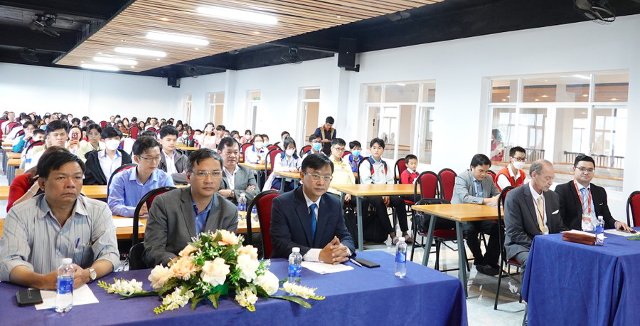 Quang cảnh lễ khai mạc vòng bán kết cuộc thi 