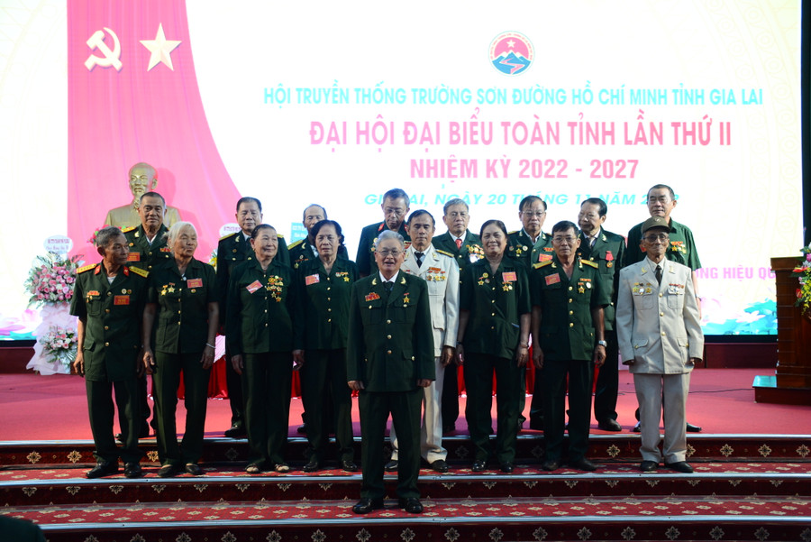 Ban Chấp hành Hội truyền thống Trường Sơn-đường Hồ Chí Minh tỉnh Gia Lai, nhiệm kỳ 2022-2027 ra mắt tại Đại hội