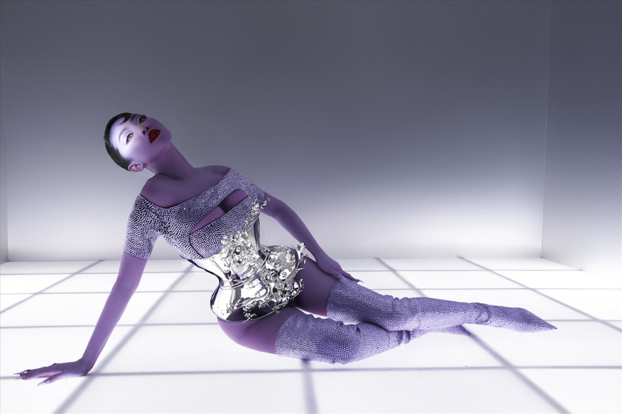 Cong thể hiện bằng những hình ảnh, phong cách phóng khoáng, táo bạo và hướng đến sự tôn trọng, tôn vinh những vẻ đẹp khác biệt của mỗi người. Thông điệp và hình ảnh người phụ nữ là một đề tài không mới trong bối cảnh Vpop 2022. Cong thể hiện bằng những hình ảnh, phong cách phóng khoáng, táo bạo và hướng đến sự tôn trọng, tôn vinh những vẻ đẹp khác biệt của mỗi người. Thông điệp và hình ảnh người phụ nữ là một đề tài không mới trong bối cảnh Vpop 2022.