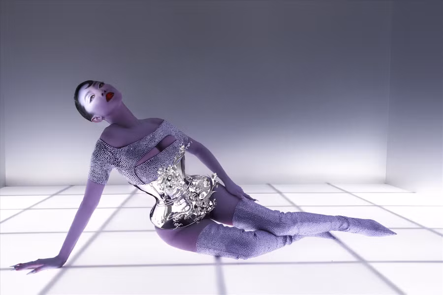 Cong thể hiện bằng những hình ảnh, phong cách phóng khoáng, táo bạo và hướng đến sự tôn trọng, tôn vinh những vẻ đẹp khác biệt của mỗi người. Thông điệp và hình ảnh người phụ nữ là một đề tài không mới trong bối cảnh Vpop 2022.