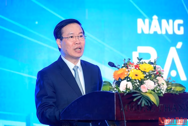 Đồng chí Võ Văn Thưởng, Ủy viên Bộ Chính trị, Thường trực Ban Bí thư phát biểu tại phiên bế mạc Hội nghị “Nâng cao chất lượng báo Đảng toàn quốc”.