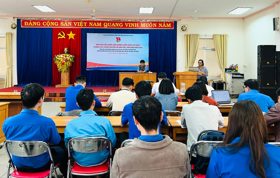 Quang cảnh hội nghị tập huấn, bồi dưỡng kiến thức, kỹ năng thông tin, tuyên truyền về dân tộc, tôn giáo năm 2022. Ảnh: Phan Lài Quang cảnh hội nghị tập huấn, bồi dưỡng kiến thức, kỹ năng thông tin, tuyên truyền về dân tộc, tôn giáo năm 2022. Ảnh: Phan Lài