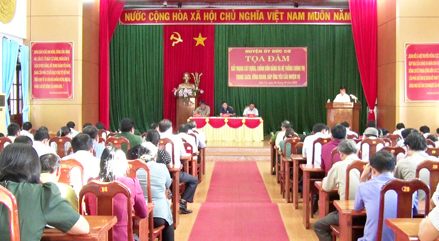 Quang cảnh buổi tọa đàm về đẩy mạnh xây dựng, chỉnh đốn Đảng và hệ thống chính trị trong sạch vững mạnh, đáp ứng yêu cầu nhiệm vụ do Huyện ủy Đức Cơ tổ chức. Ảnh: Thanh Tịnh Quang cảnh buổi tọa đàm về đẩy mạnh xây dựng, chỉnh đốn Đảng và hệ thống chính trị trong sạch vững mạnh, đáp ứng yêu cầu nhiệm vụ do Huyện ủy Đức Cơ tổ chức. Ảnh: Thanh Tịnh