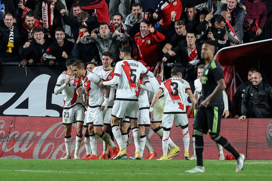 Rayo Vallecano có chiến thắng đáng nhớ trước Real Madrid. Ảnh: AFP