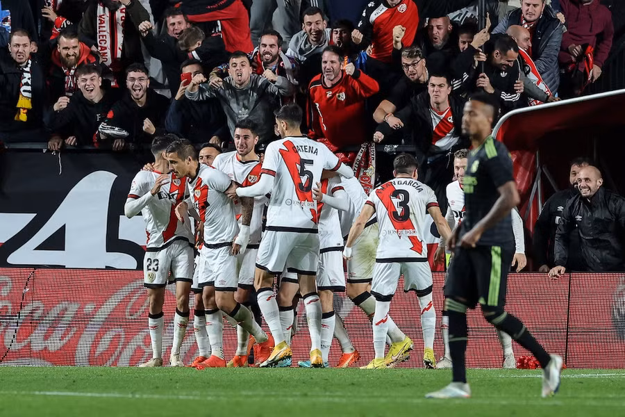 Rayo Vallecano có chiến thắng đáng nhớ trước Real Madrid. Ảnh: AFP