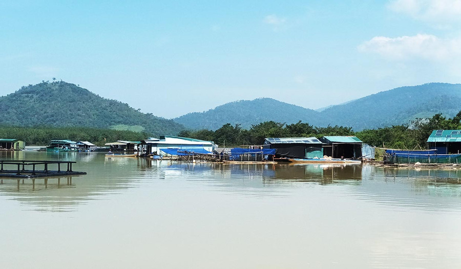  Khung cảnh yên bình của lòng hồ Sê San 4 (xã Ia O, huyện Ia Grai). Ảnh: Thanh Phong