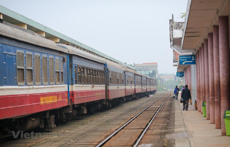 Ngành Đường sắt bổ sung thêm vé tàu đi khu vực miền Trung trong dịp Tết Quý Mão 2023. (Ảnh: Minh Sơn/Vietnam+) Ngành Đường sắt bổ sung thêm vé tàu đi khu vực miền Trung trong dịp Tết Quý Mão 2023. (Ảnh: Minh Sơn/Vietnam+)