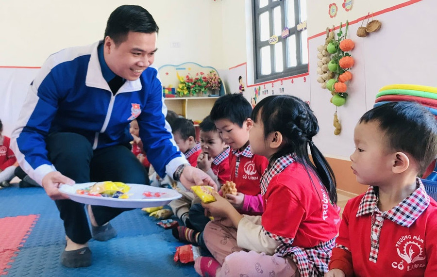 Anh Triệu Tiến Trình luôn hết mình vì đàn em thân yêu. Ảnh: V.T