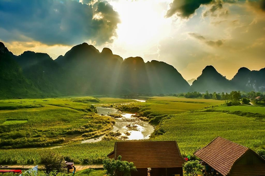 Cảnh đẹp Tân Hóa, Quảng Bình. Ảnh: Vietravel