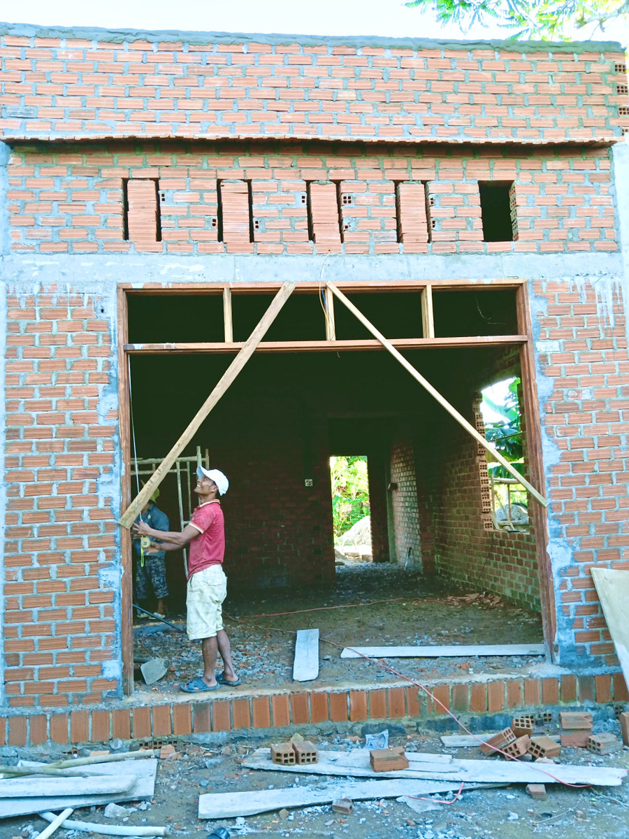 Gia đình chị Đinh Thị Thông-làng Lơk (xã Nghĩa An) được chương trình MTQG phát triển kinh tế-xã hội vùng đồng bào dân tộc miền núi hỗ trợ kinh phí. Ảnh: Minh Nguyễn