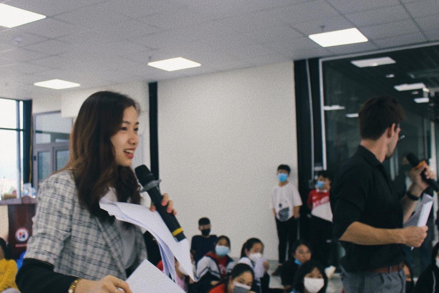 Ngọc Mai tham gia giảng dạy tiếng Anh cho trẻ em. Ảnh: NVCC Ngọc Mai tham gia giảng dạy tiếng Anh cho trẻ em. Ảnh: NVCC